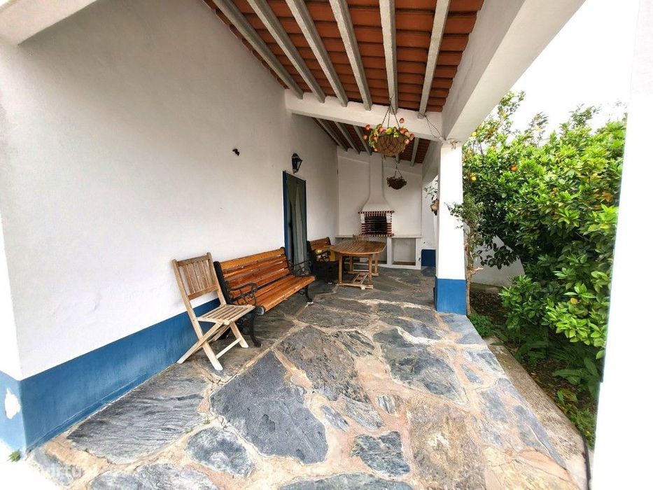 Moradia T3, inserida em lote de 1250 m2 , perto da praia fluvial de...