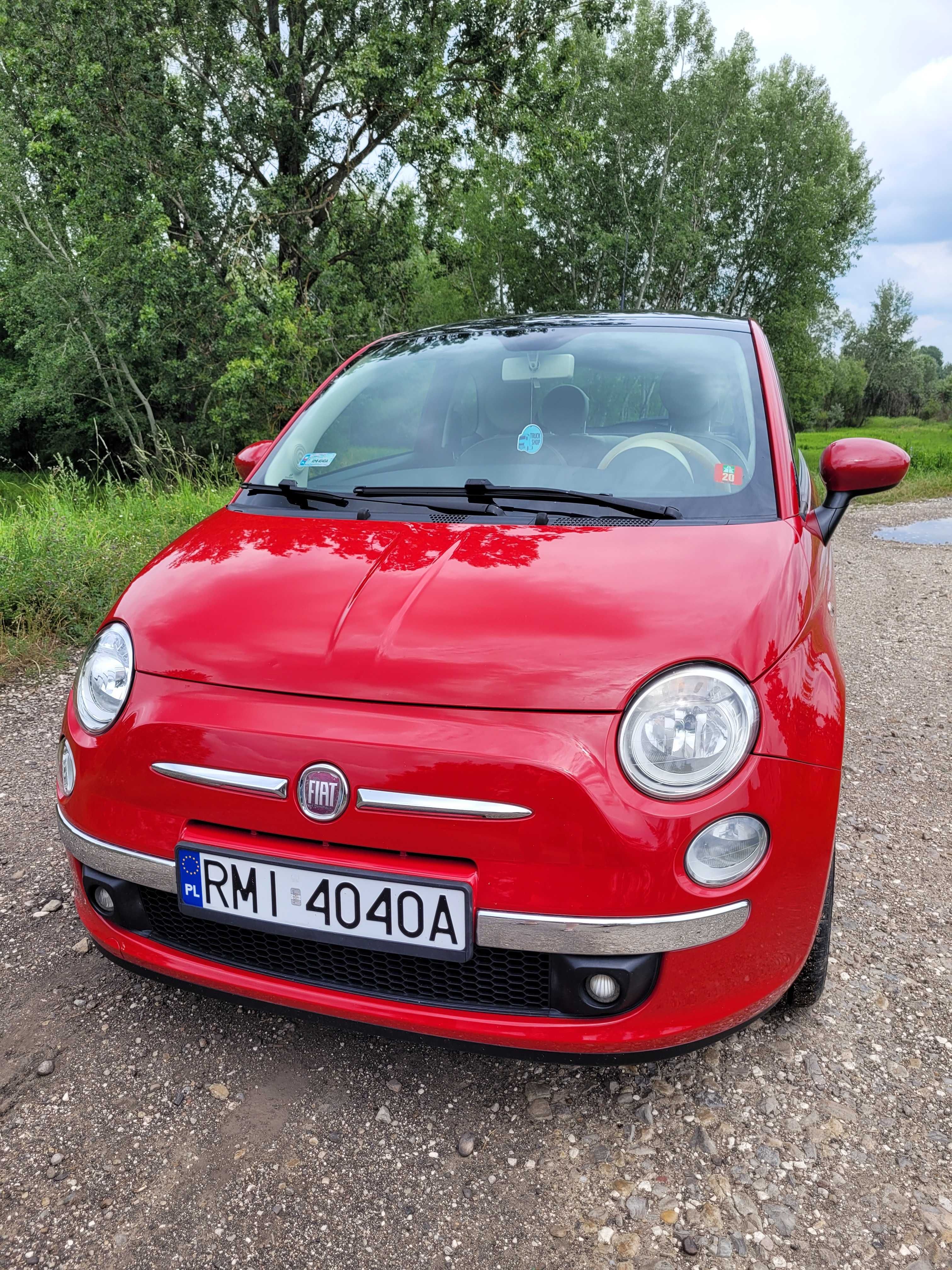 FIAT 500 z szyberdachem bogata wersja 2008 silnik 1.2 dokładam opony