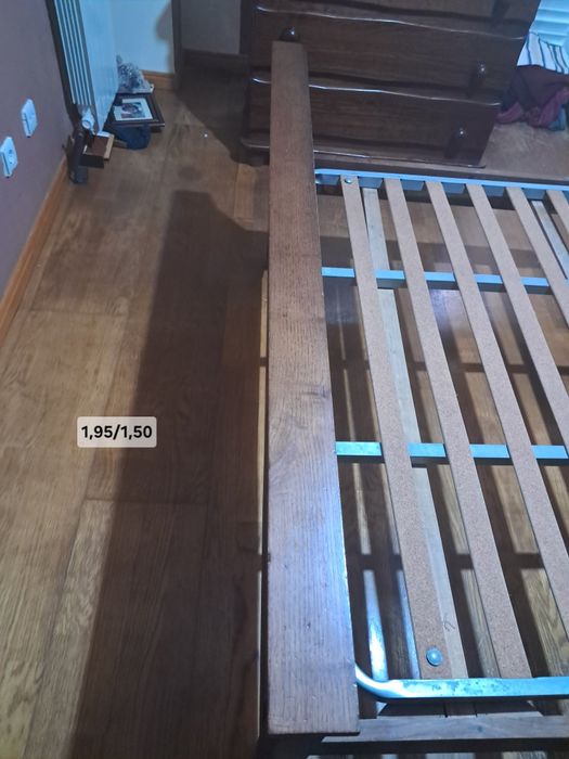 Cama de casal em madeira de carvalho maciça, com estrado