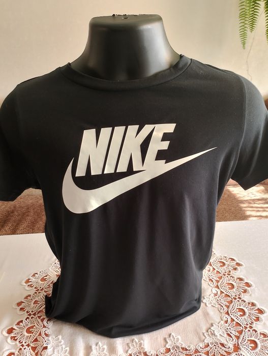 Koszulka damska Nike rozmiar M długość 64 do 66 szerokość 102