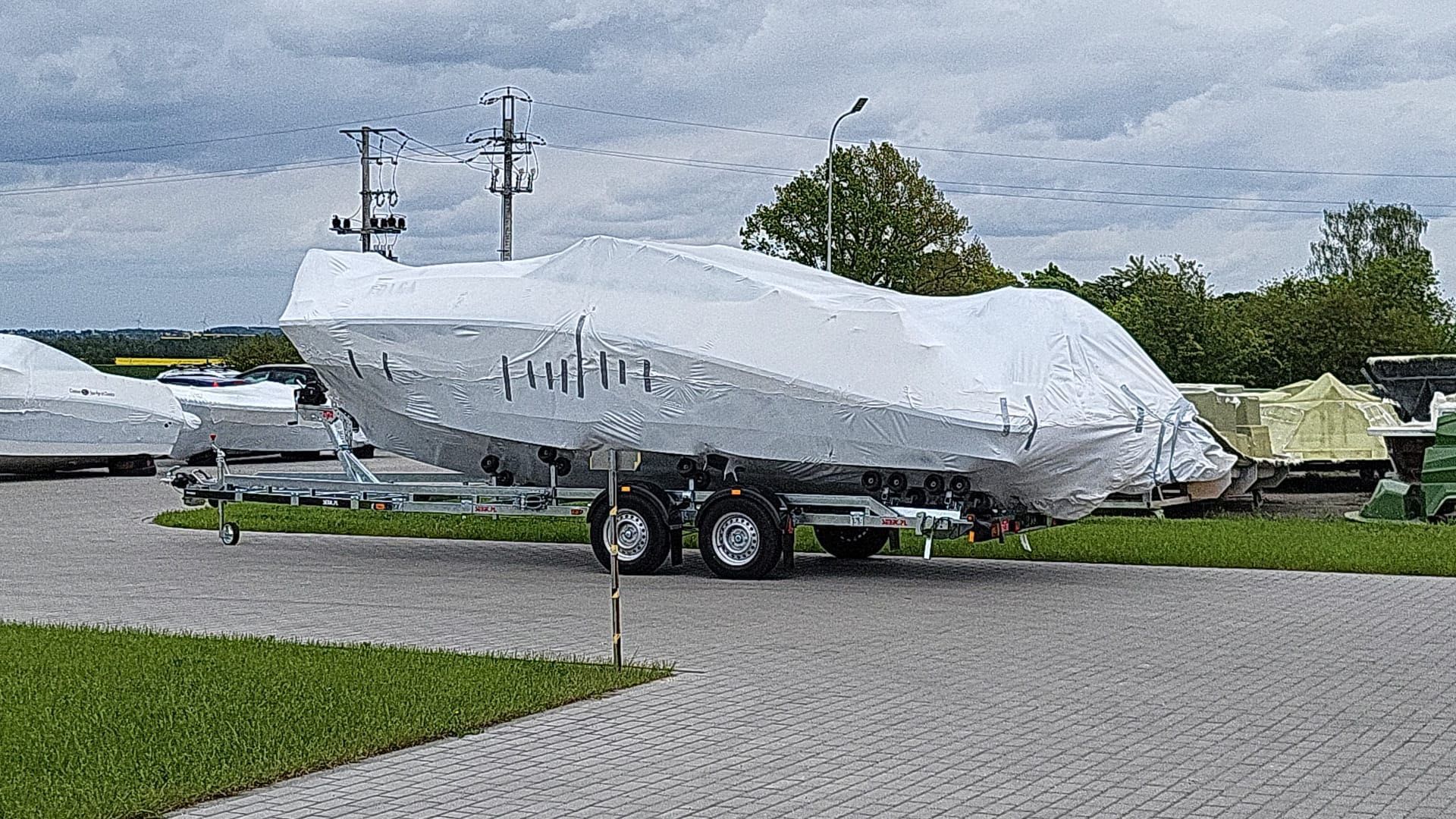 Łódź motorową COASTER DC7 + dedykowana przyczepa podłodziowa - cesja