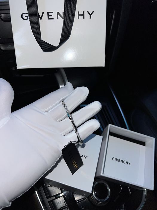 Жіночий браслет Givenchy, елегантний стиль