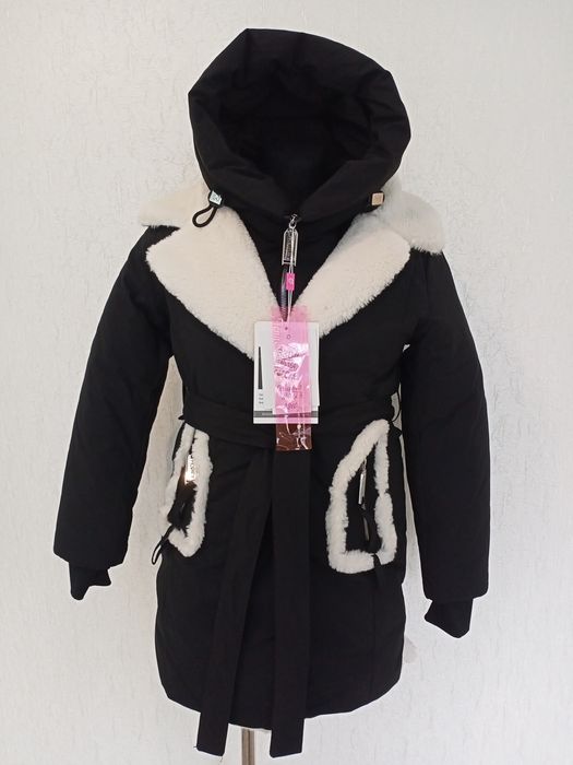 Куртка чорна з білим хутром