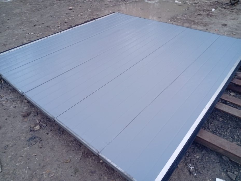 Brama segmentowa przemysłowa panelowa 304x302 wysoka transport