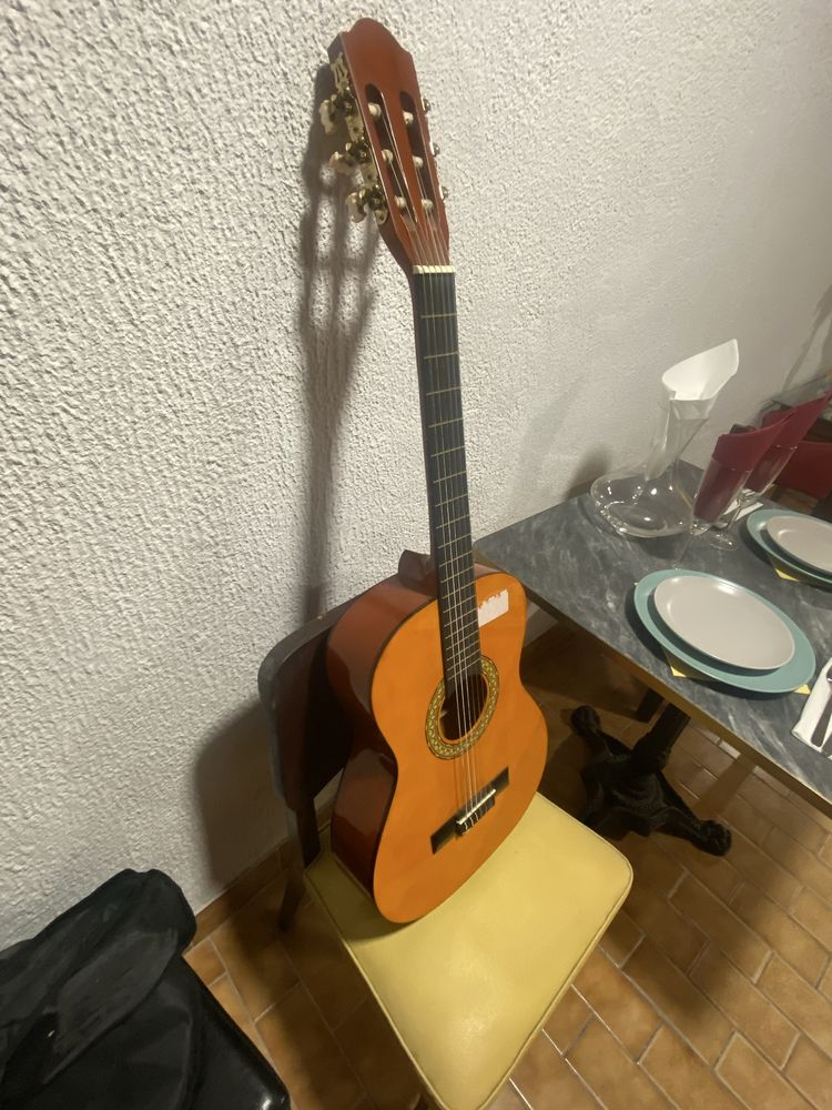 Guitarra classica 3/4 com capa e palhetas