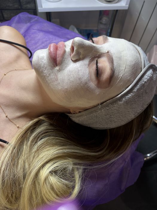 Косметологія Чистка обличчя + пілінг + маска