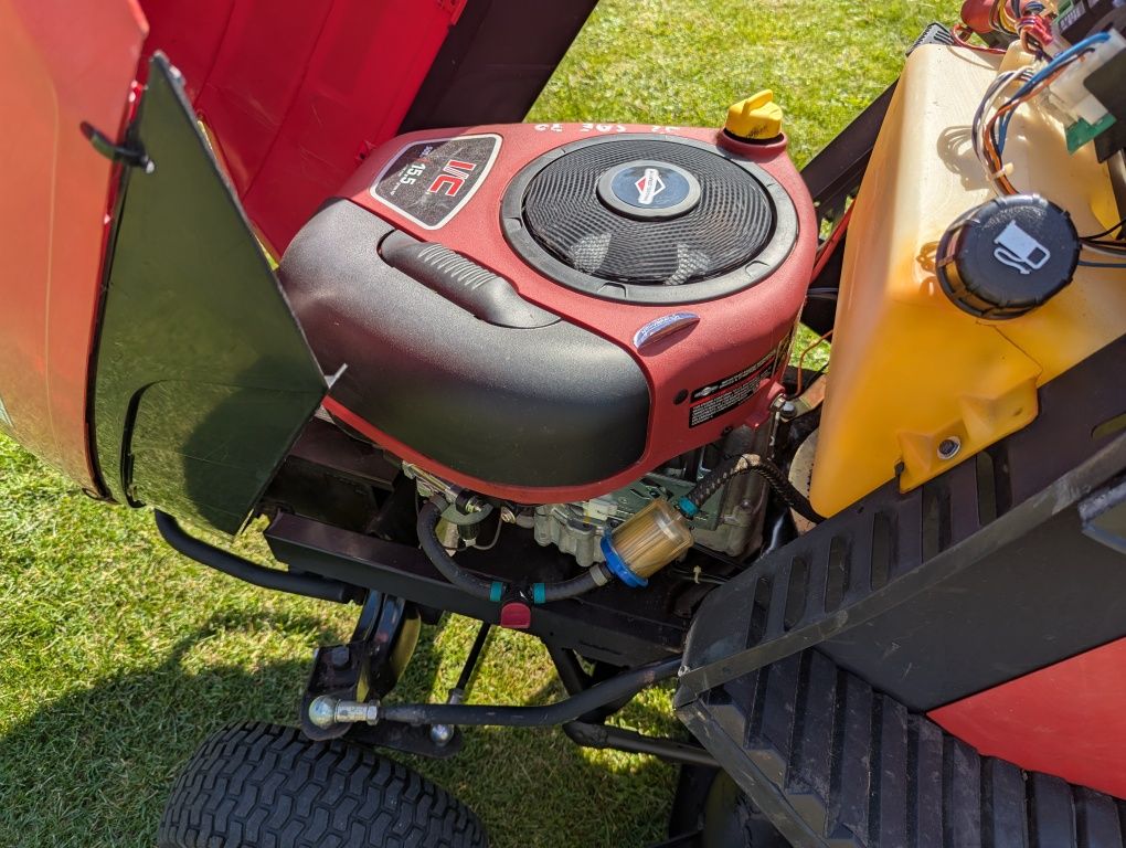 Kosiarka traktorek Castelgarden Twin-Cut Briggs Stratton 16/102