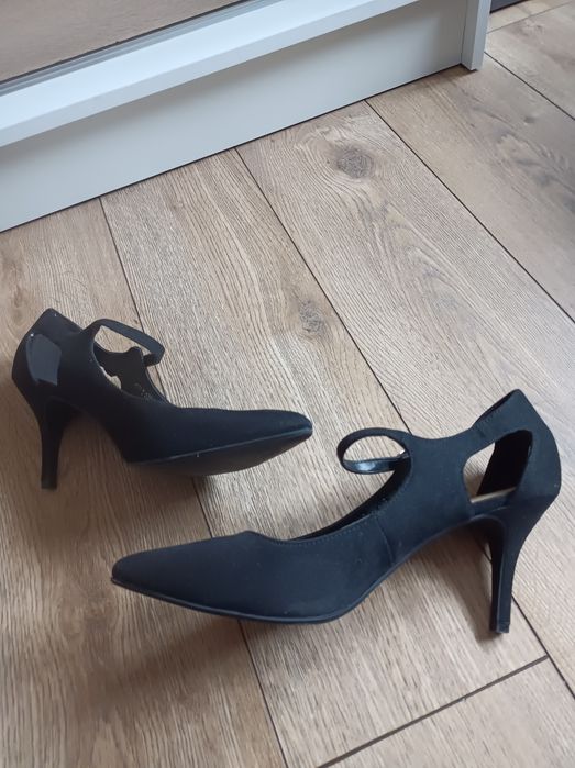 Czarne szpilki Graceland