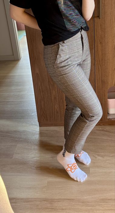 Spodnie garniturowe w kratke 36 reserved