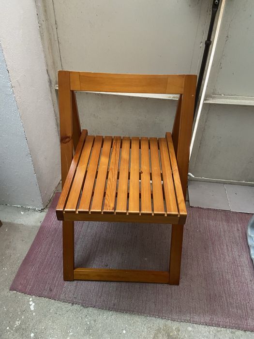 Cadeira de madeira que abre e fecha