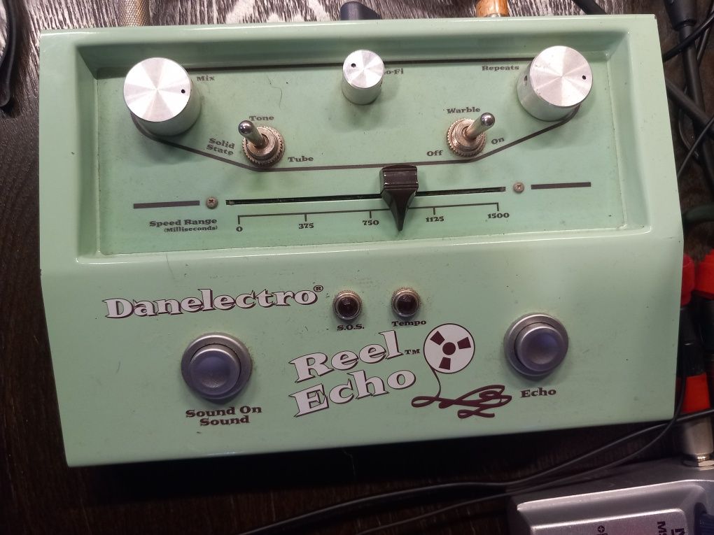 Pedal Danelectro Reel Echo com caixa original