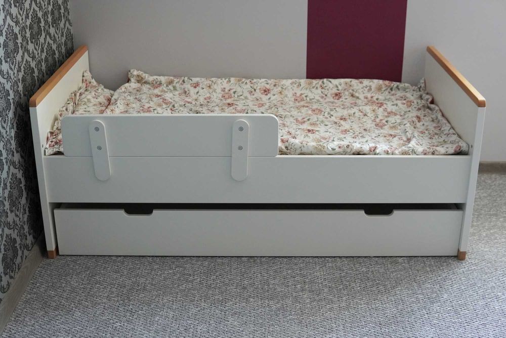 Meble Pinio Snap komoda + przewijak + łóżeczko 140x70 + materac Hevea