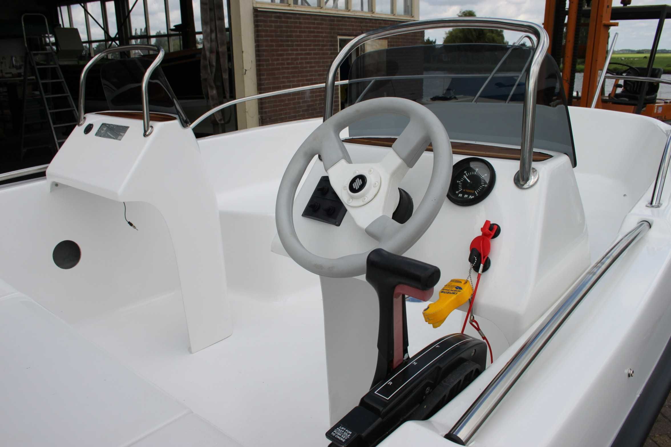 M 450 DUO motorówka łódź motorowa mboats