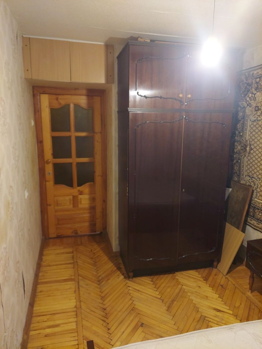 Продам 2 кімнатну квартиру на Британській Горького перший поверх