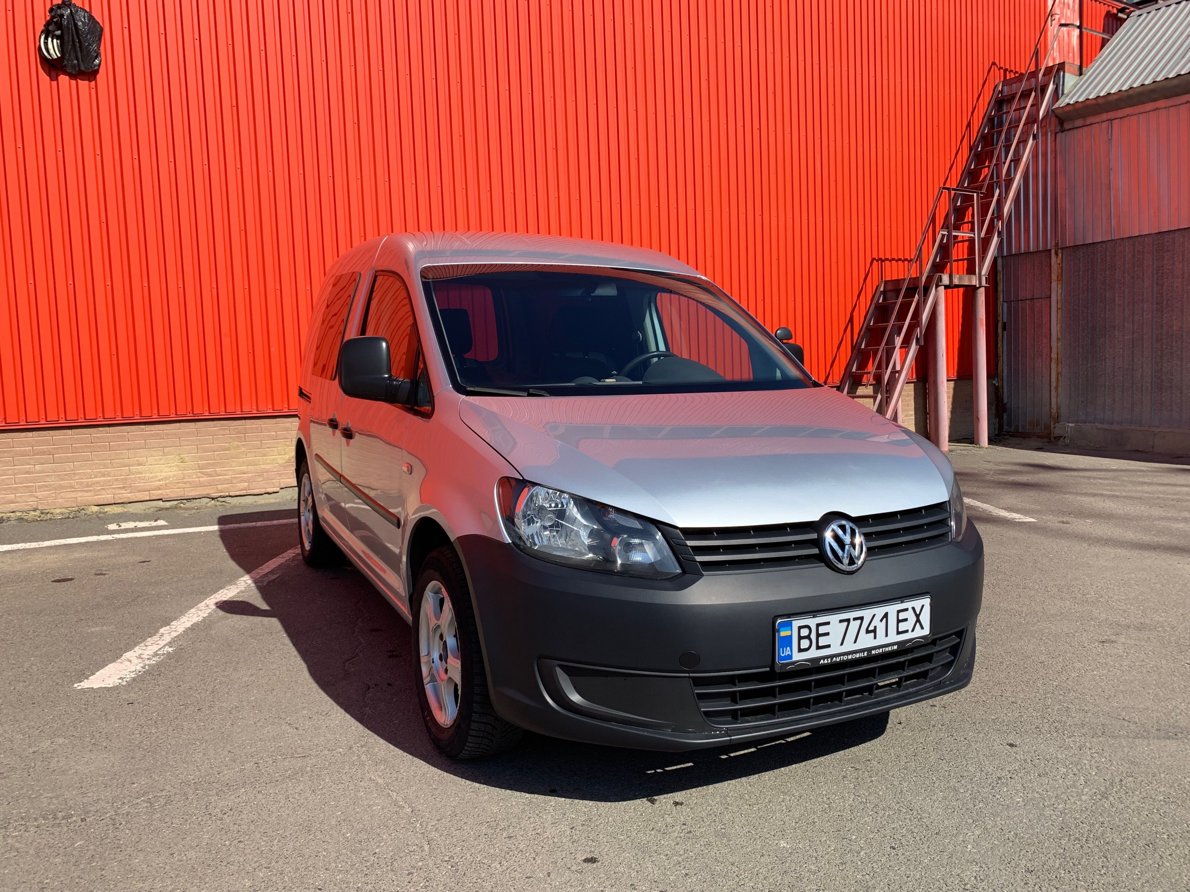 Volkswagen Caddy 2011 1.6TD  грузопассажирский 5 мест