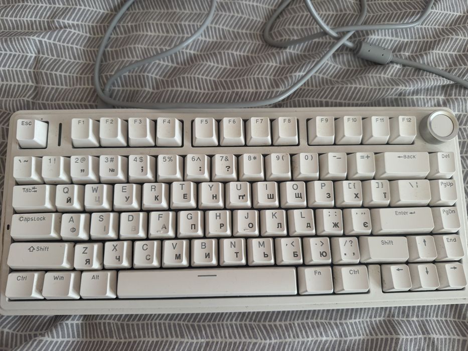 Aula f75 wired white blue switches