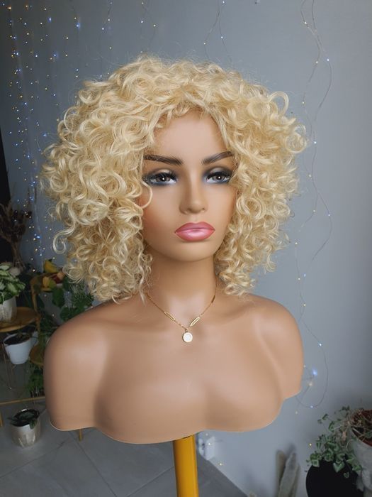 Peruka z włosów naturalnych jasny blond loki afroloki włosy