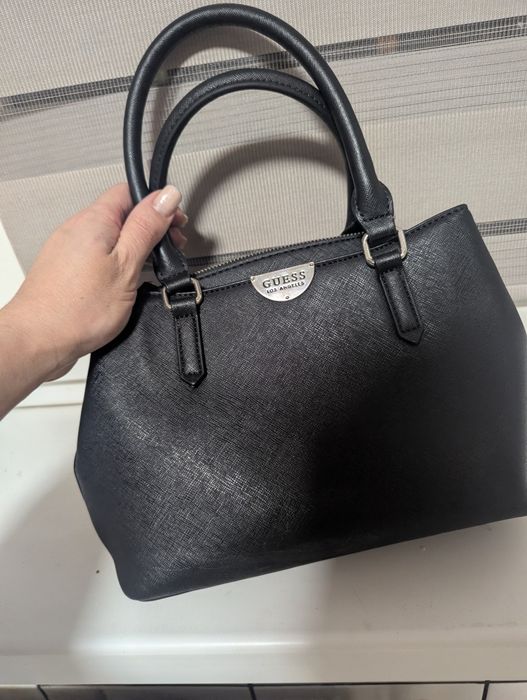 Продам сумочку Guess