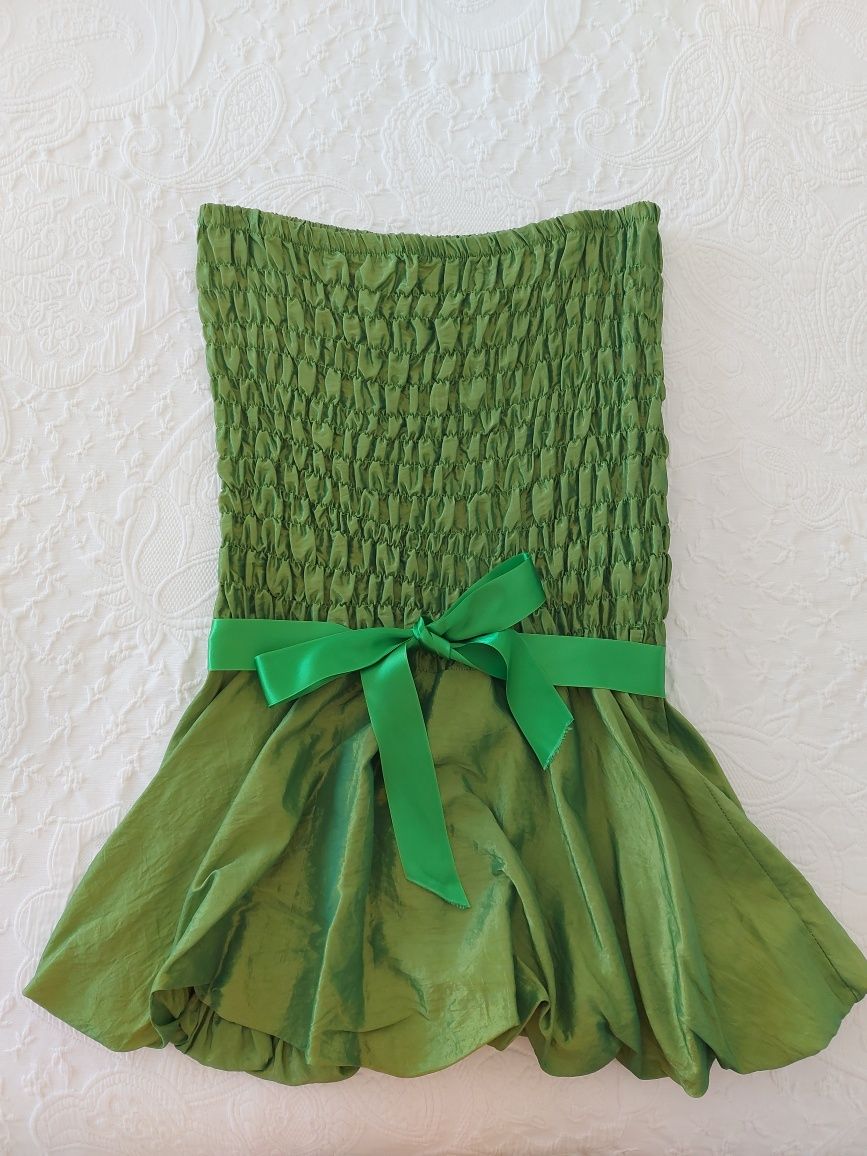Vestido verde com fita cetim