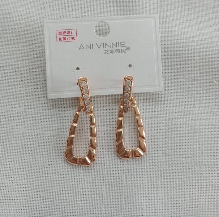 pozłacane kolczyki z cyrkoniami