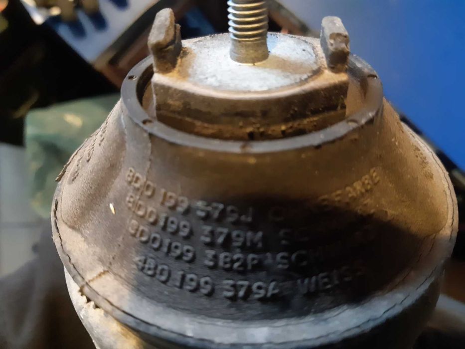 Poduszka silnika Audi A4 B5 1.9 TDI 8D0'199362L 379K 383M 379J 379M