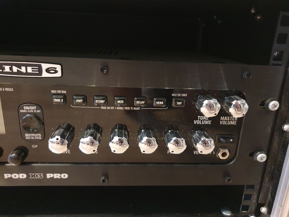 Line 6 Pod X3 Pro Wzmacniacz gitarowy Modeler Rack + case