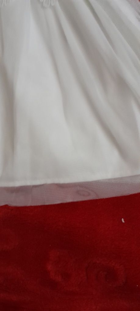 Biała sukienka z gipiurą 98