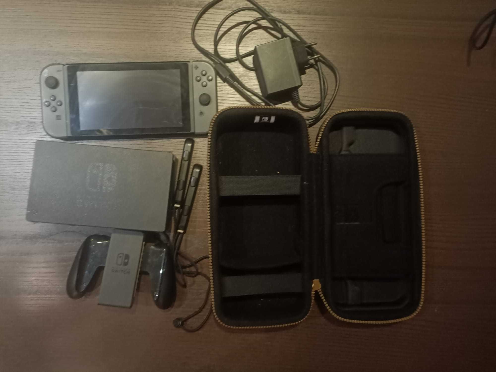 Nintendo Switch HAC-001(-01) z 2021 r. + etui Zelda + akcesoria