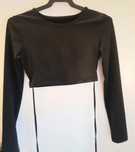 Top preto shein com mangas compridas
