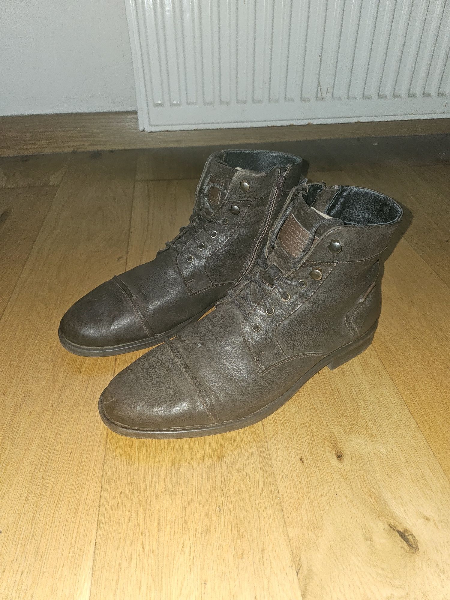 Buty sztyblety skórzane Levis 45