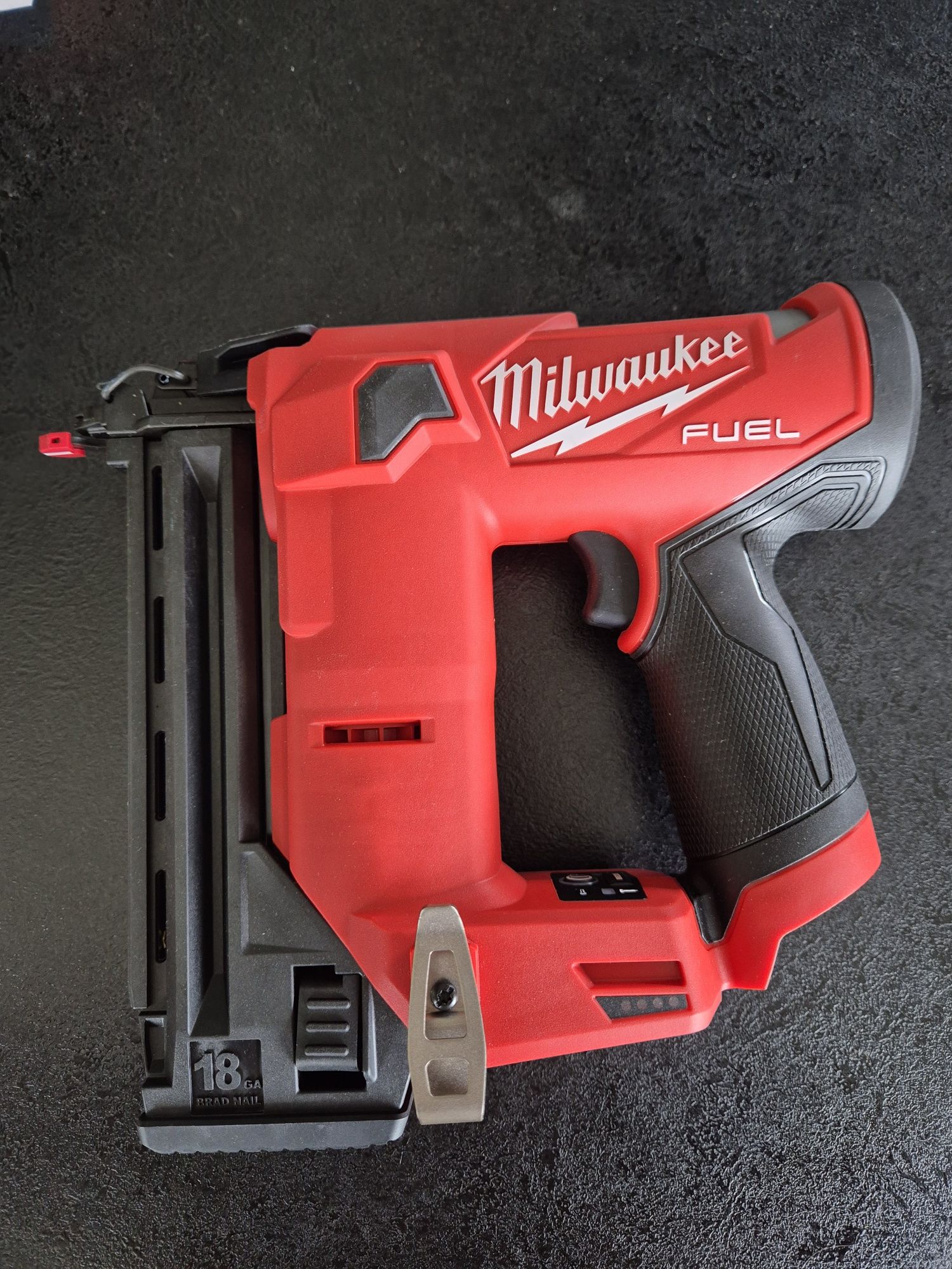 Akumulatorowa gwoździarka sztyfciarka MILWAUKEE M12 FCN18GS NOWA