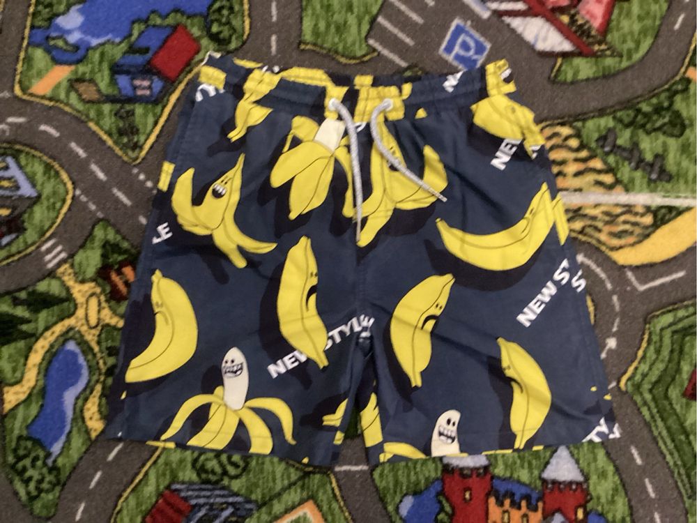 Продам летние шорты с ресунками Банан