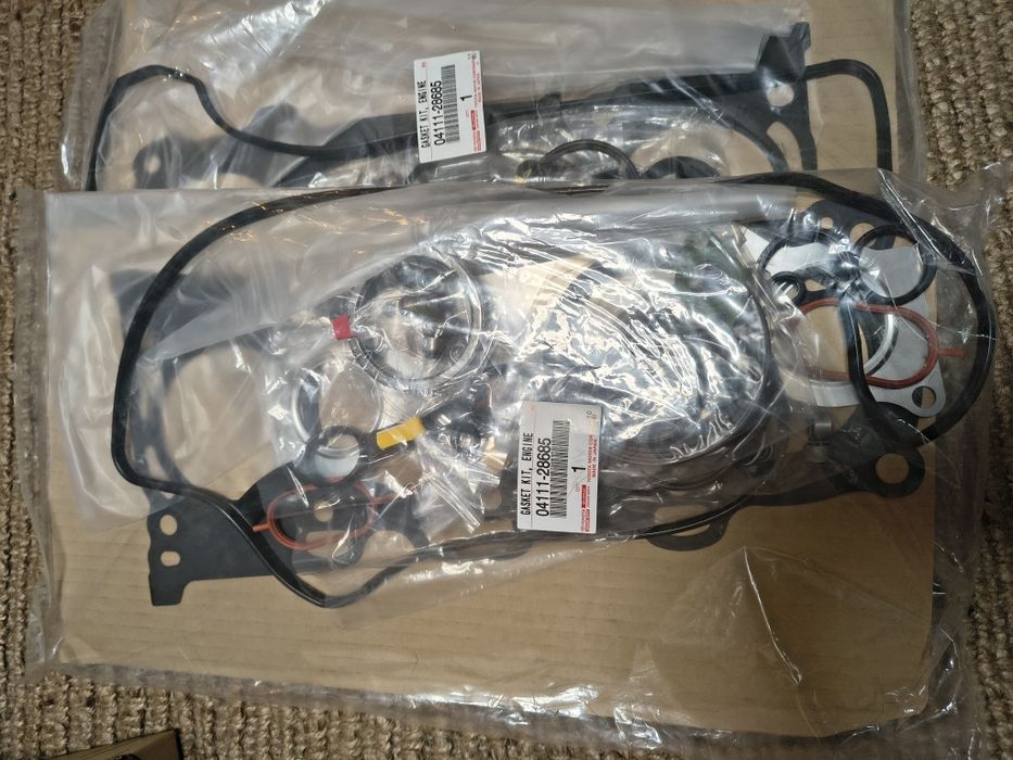 комплект прокладок двигуна Toyota Rav4 0411128685