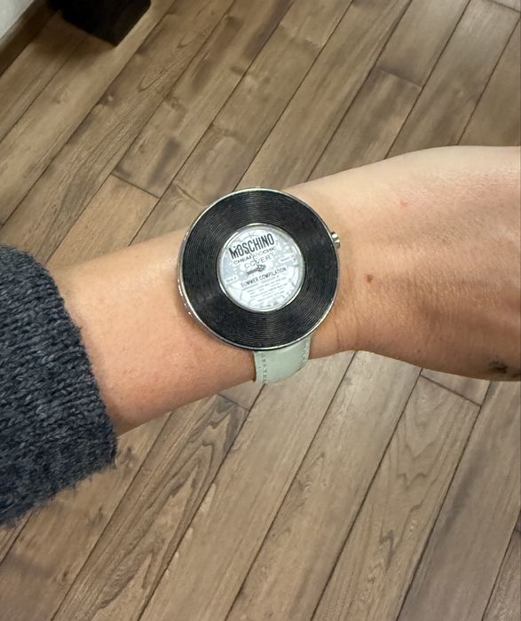 Годинник Moschino