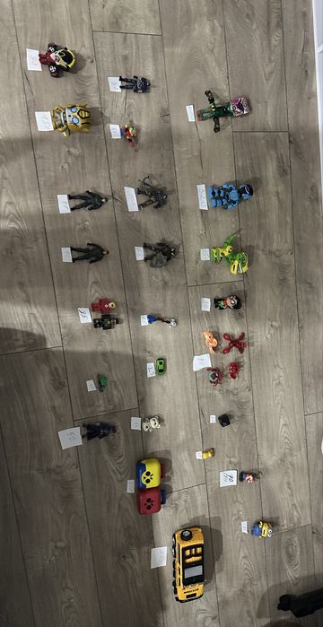 Продаються іграшки