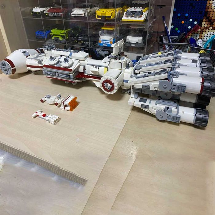 Klocki Star Wars Korweta Republiki "Tantive IV" Duży model 1756 el.