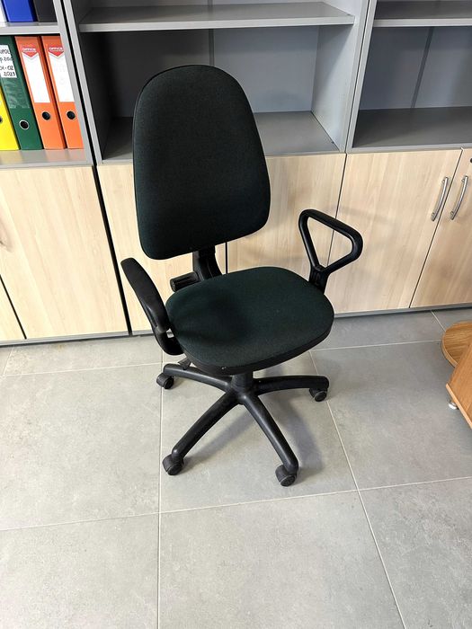 Używane meble biurowe - komplet (biurko, szafa, 2 krzesła)