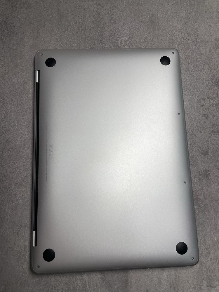 Macbook pro 13 cali 256gb 16gb ram Intel A1708