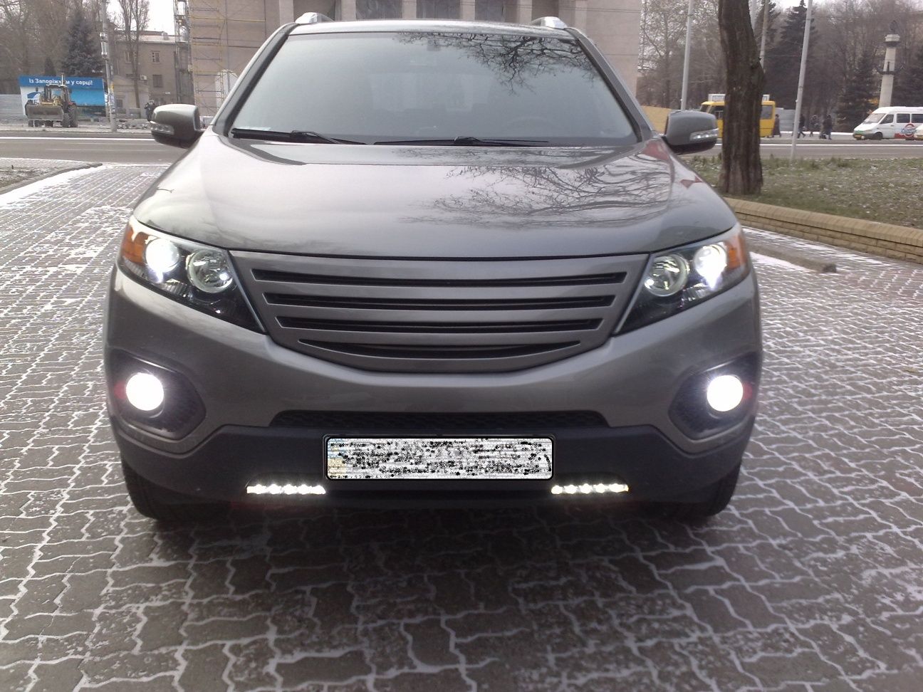 Продам тюнинг решетку  KIA SORENTO (XM) цвет  titanium silver (Кindle)