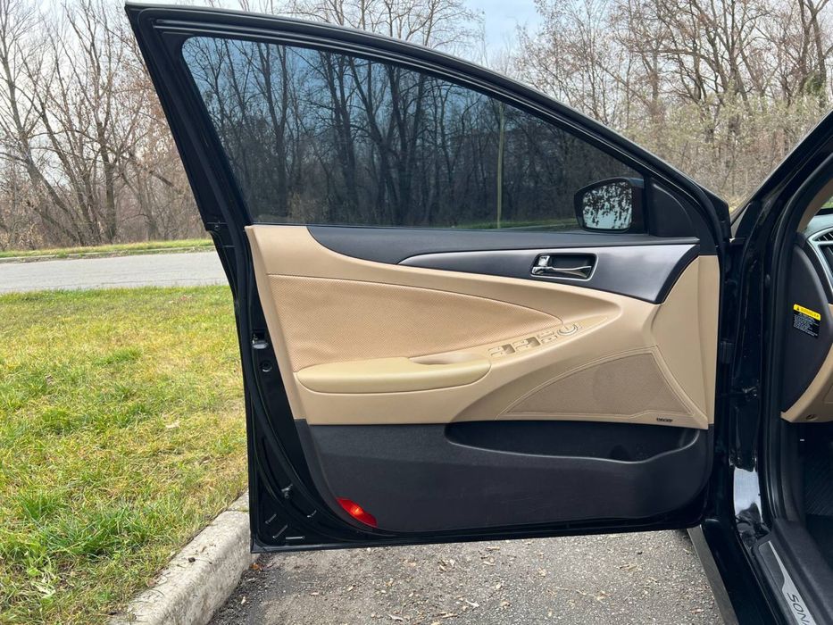 Hyundai Sonata Hybrid 2.4 • 2013 рік • Максимальна комплектація