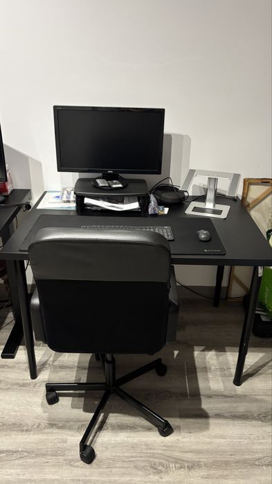 Secretária IKEA em bom estado