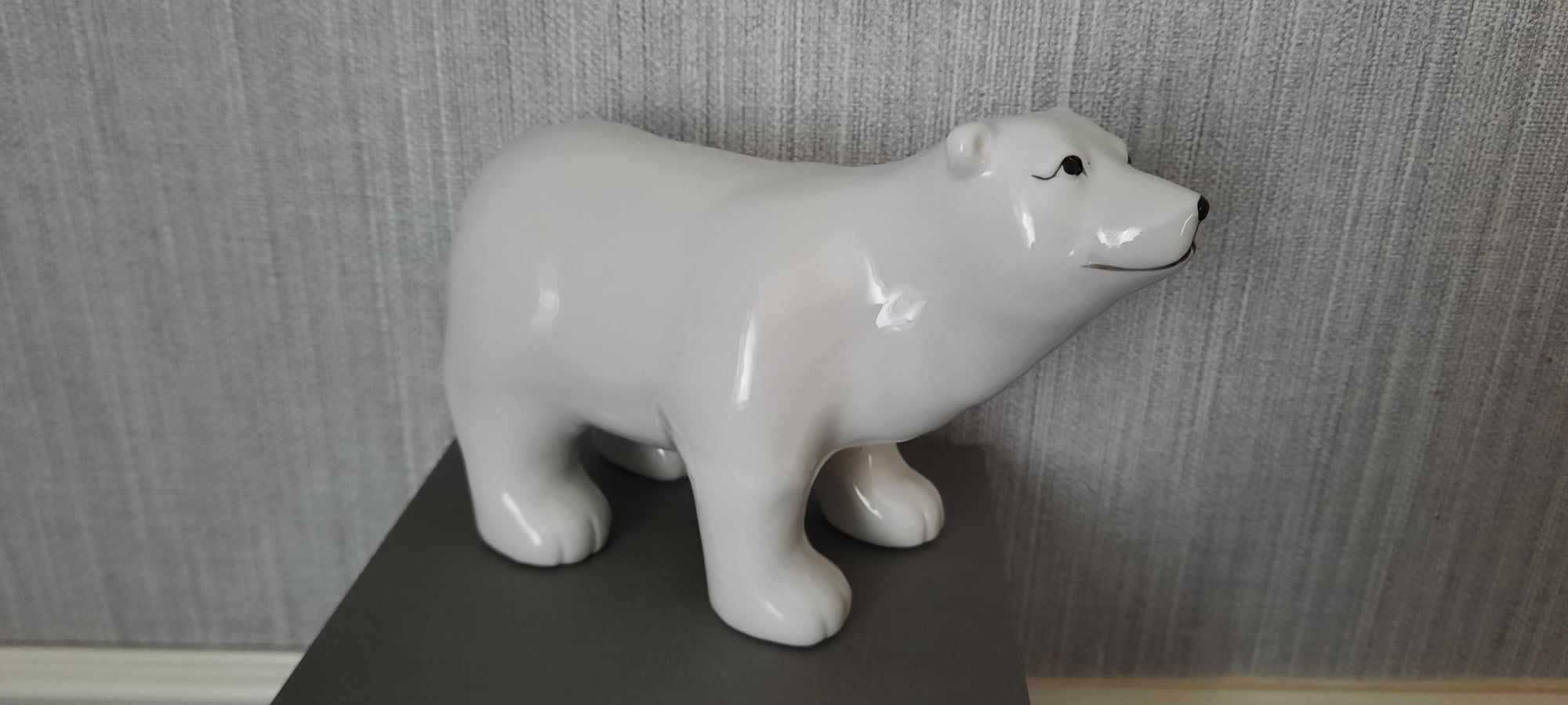 Porcelanowa figurka Biały niedźwiedź
