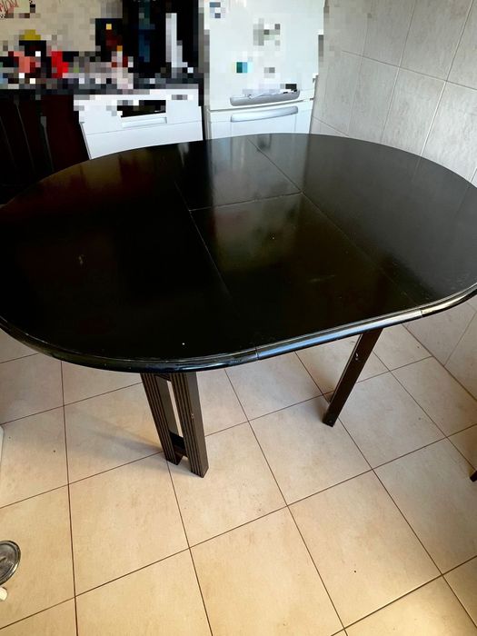 Mesa extensivel preta de madeira