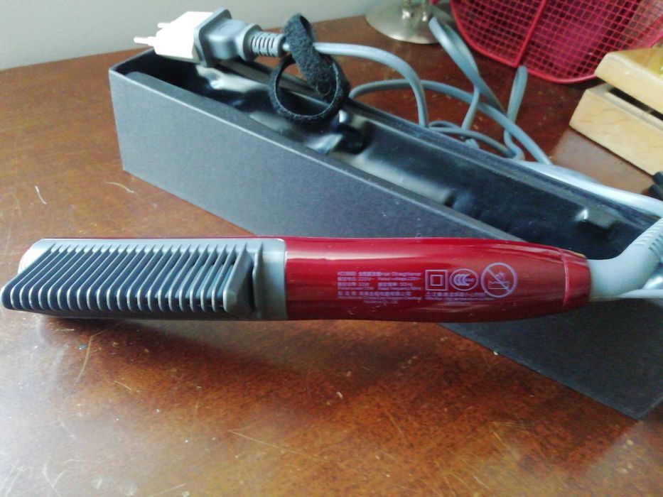 Escova alisadora de cabelo NOVA