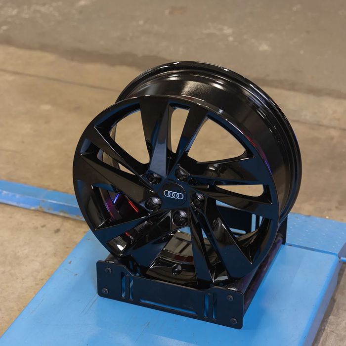 NOWE ORYGINALNE Felgi aluminiowe 17" Audi A3 A4 A6 Q2 Q3