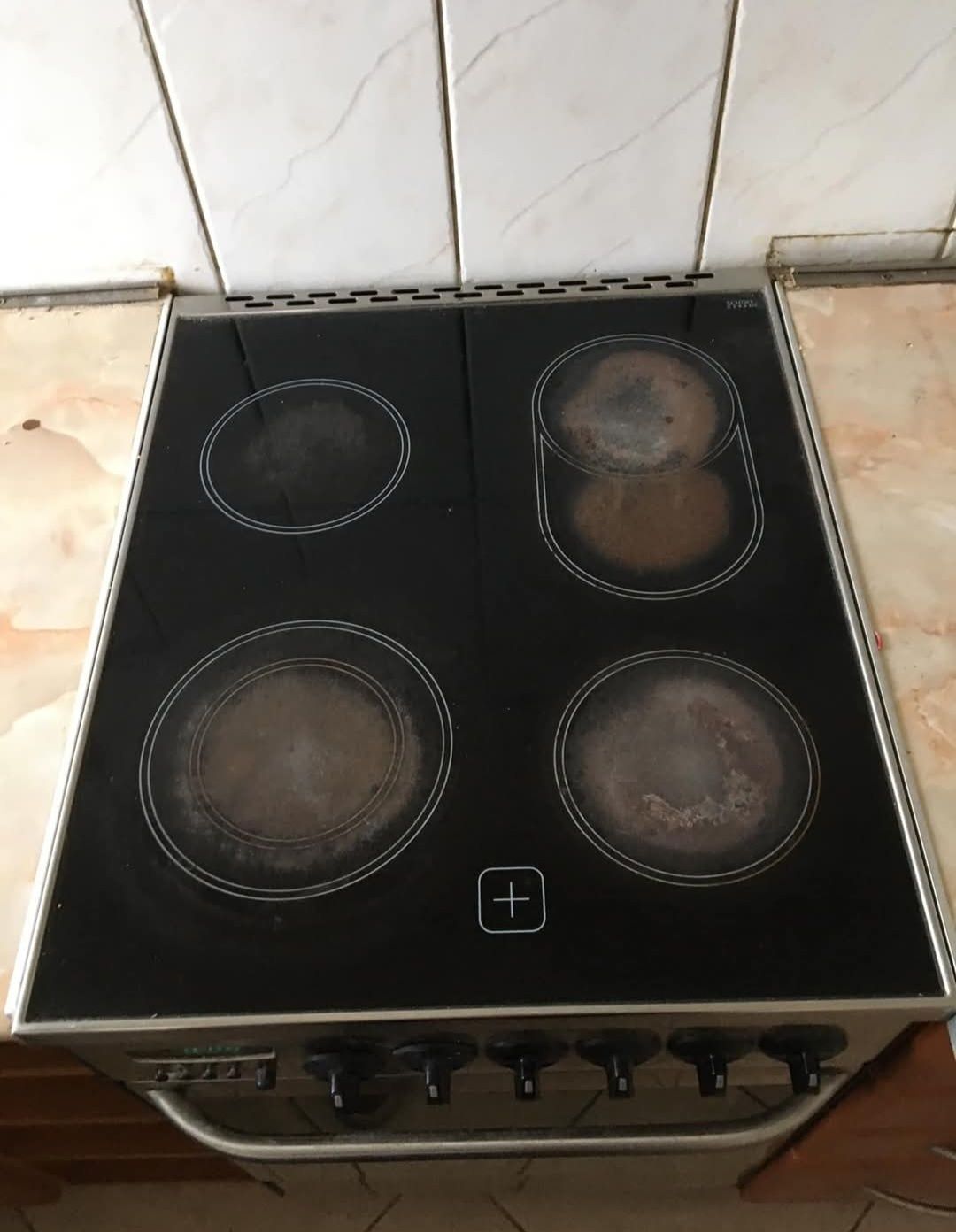 Kuchenka z płytą grzewczą Amica srebrna