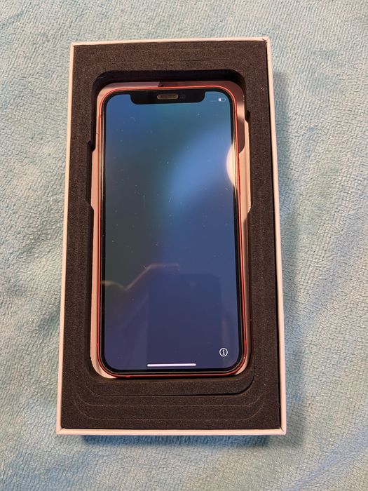 Iphone 12 mini com acessorios