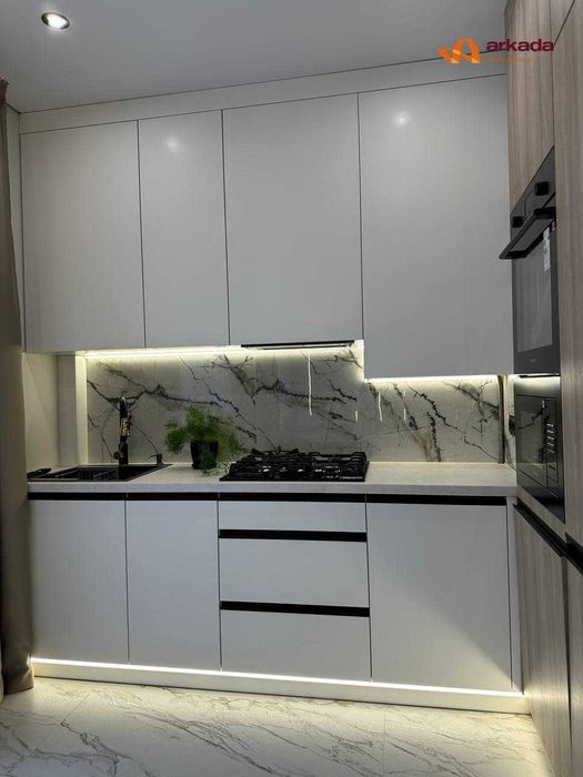 Продаю стильну 3 кімнатну квартиру в районі Озера з власною терасою!