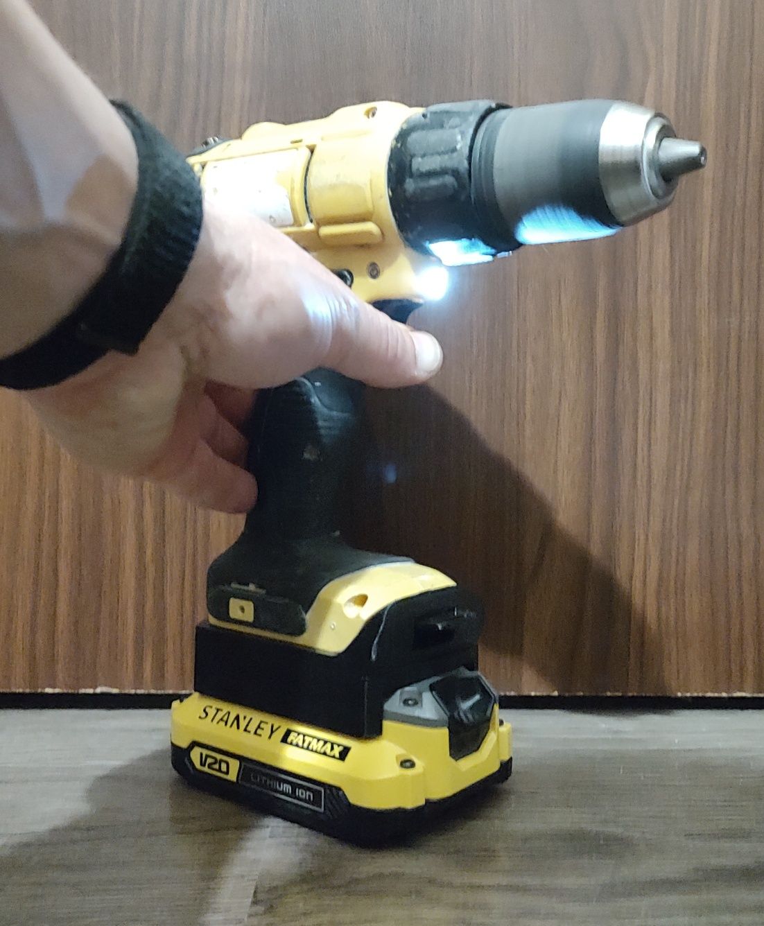 Adapter DeWalt XR18 na baterie Stanley Fatmax V20