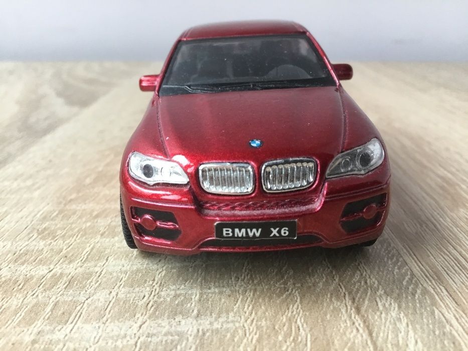 Модель автомобиля BMW X6 1:46 Saico